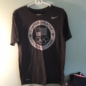 Men’s Nike medium dry fit shirt